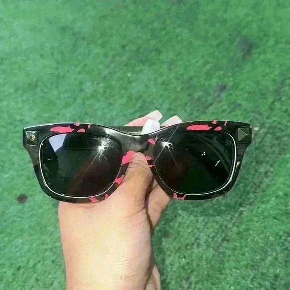 Valentino - Picture 3 of 4